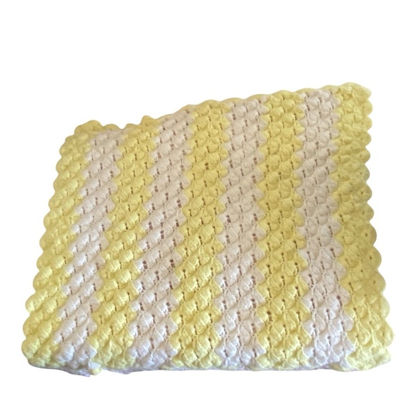Vintage 70s Yellow & White striped crochet can be a throw / baby blanket - Picture 2 of 6